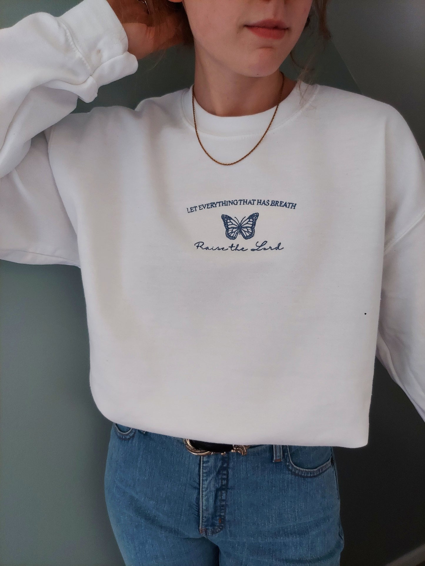 Let Everything That Has Breath Praise The Lord Embroidered Crew / Beige