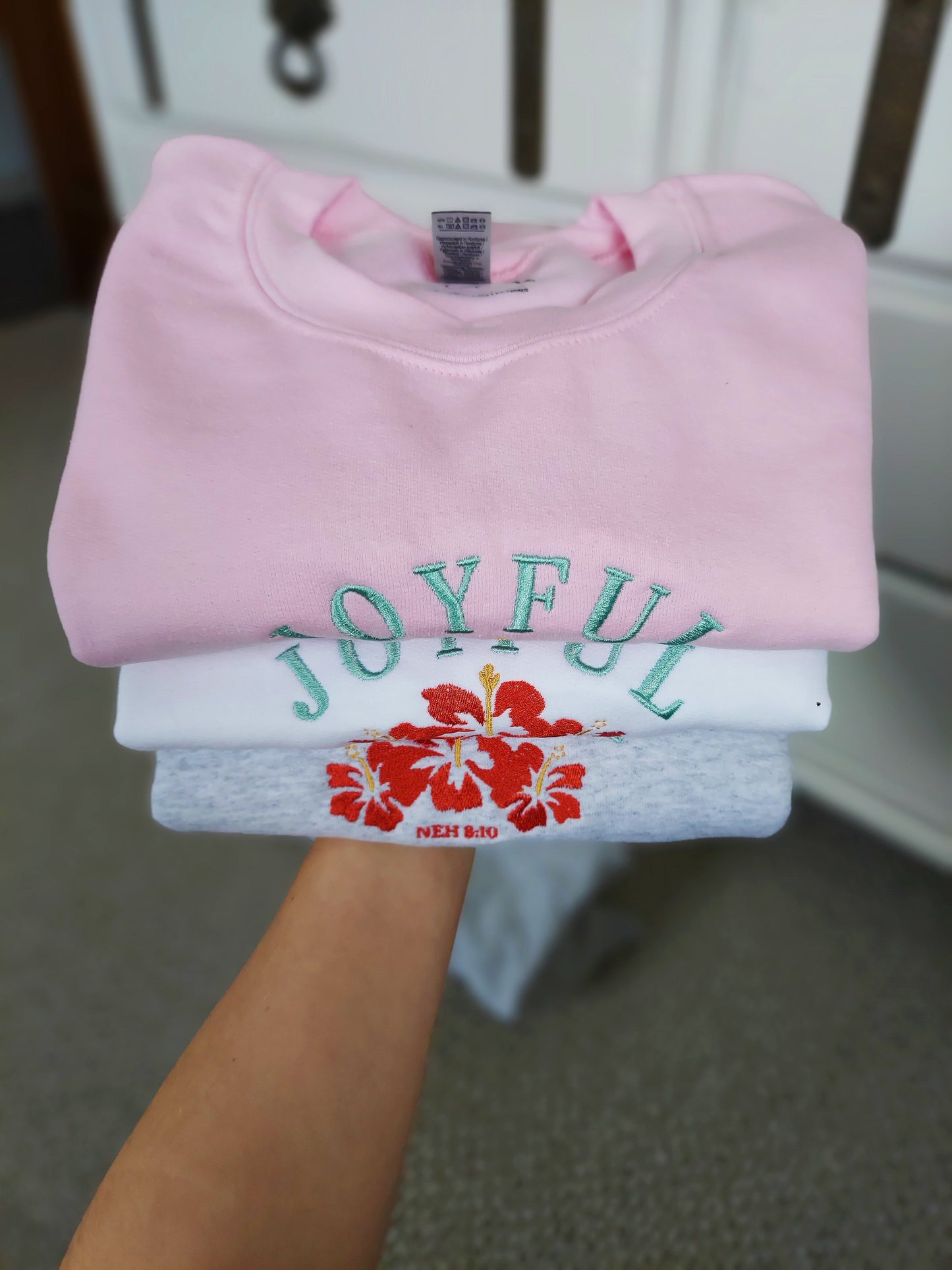 Joyful Embroidered Crew / Gray