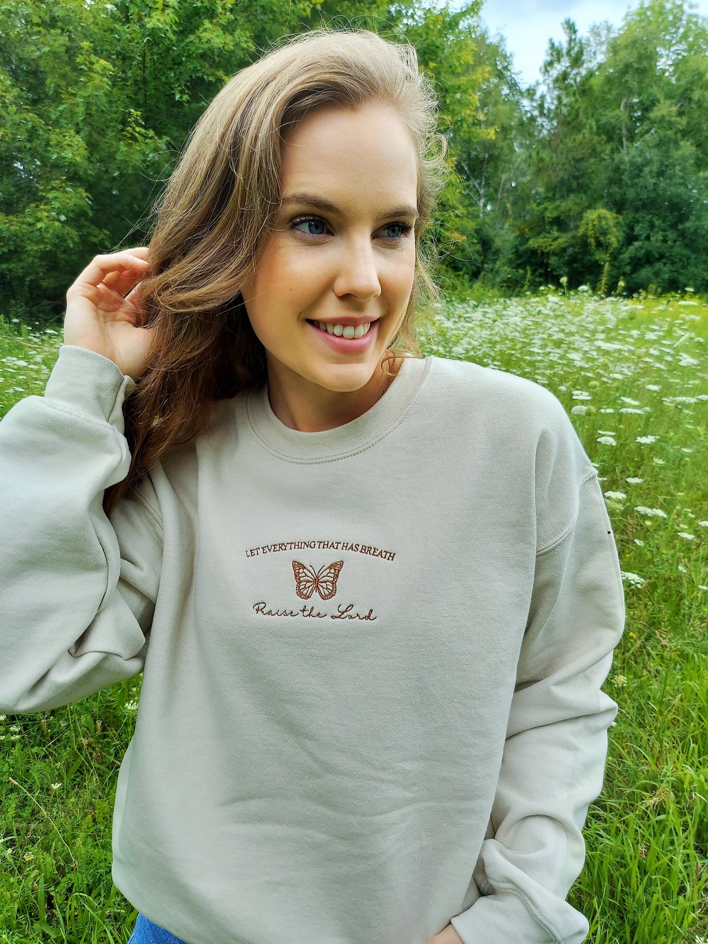 Let Everything That Has Breath Praise The Lord Embroidered Crew / Beige