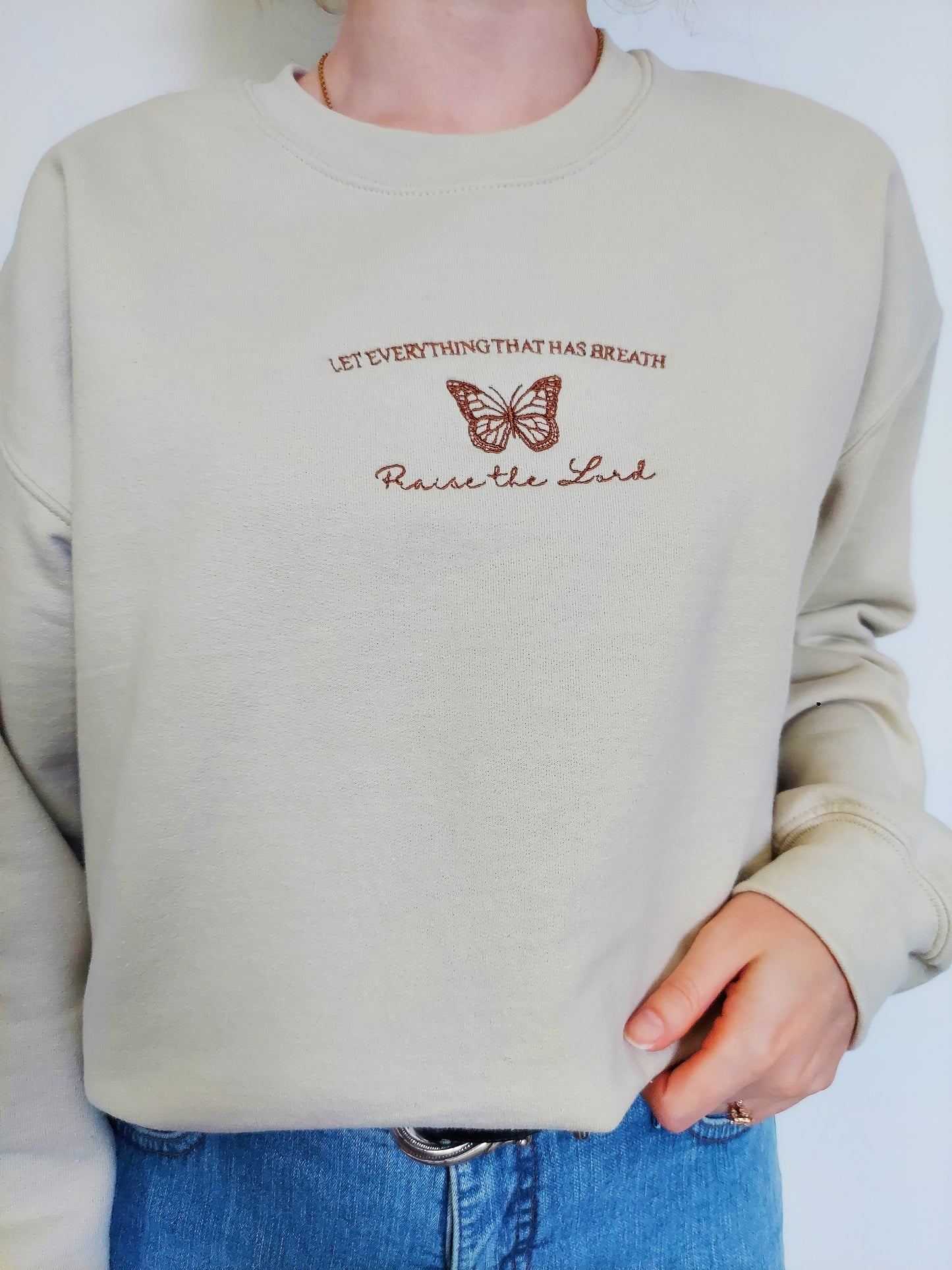 Let Everything That Has Breath Praise The Lord Embroidered Crew / White