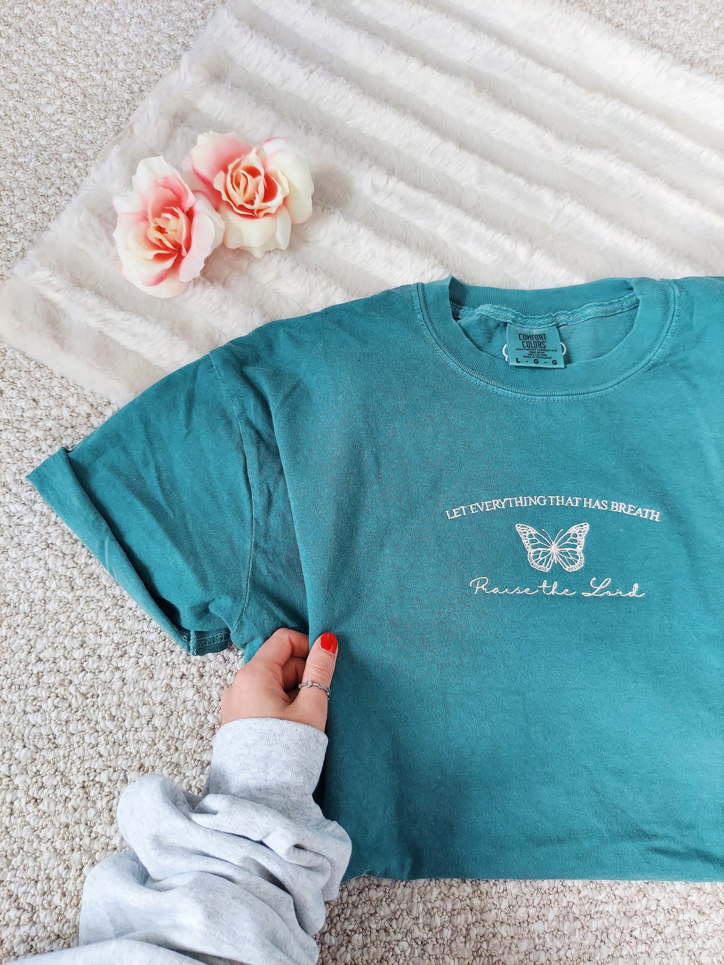 Let Everything That Has Breath Praise The Lord Embroidered Tee / Green